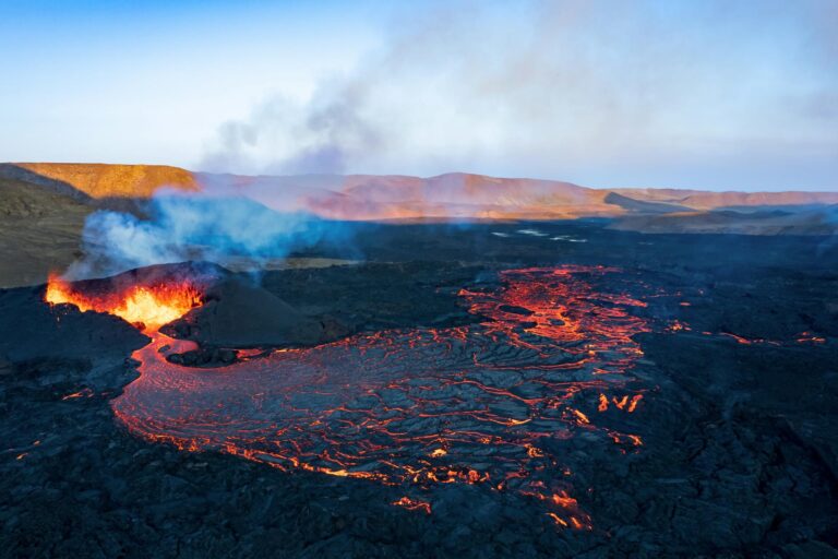 hawaii lava zones: hawaii volcano national park lava crater